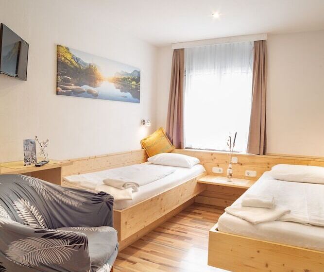 חדר משפחתי, Gisela