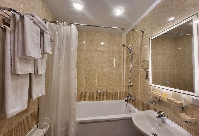 סוויטת ג'וניור, Gogol