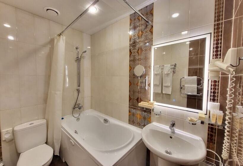 סוויטת ג'וניור, Gogol