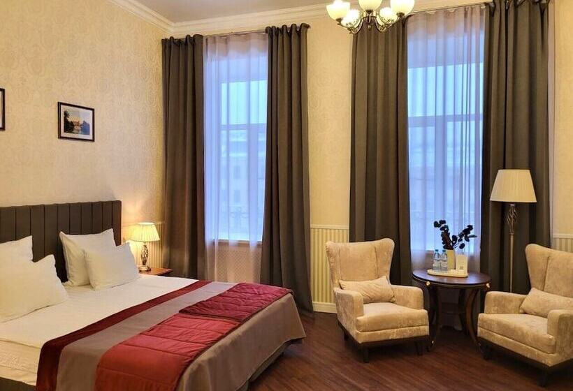 סוויטת ג'וניור, Gogol