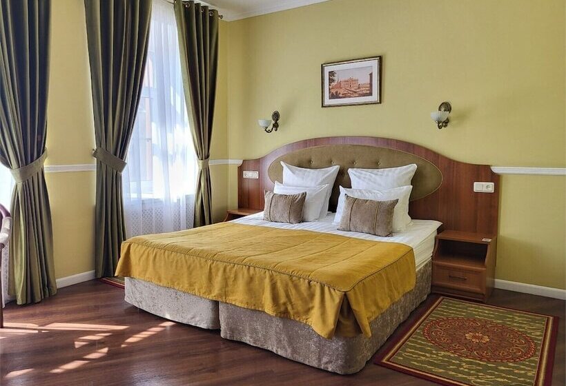 סוויטת ג'וניור, Gogol