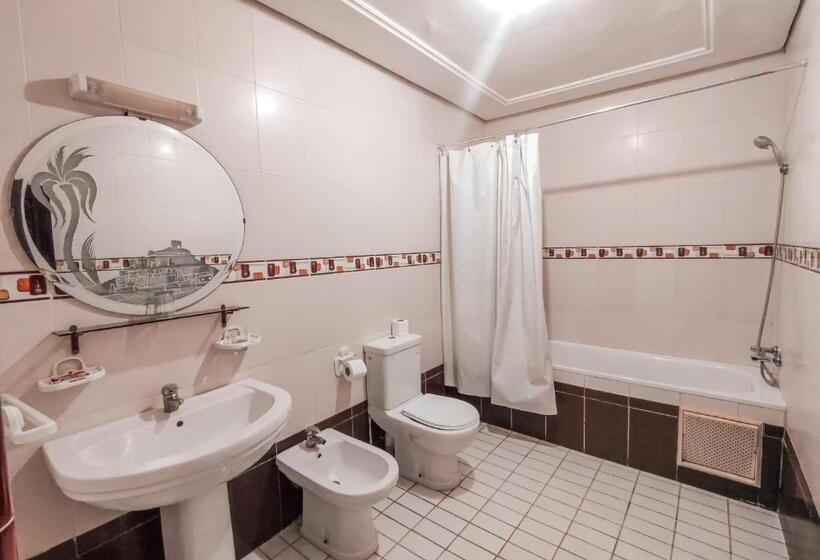 חדר סטנדרט לארבעה, Hôtel Lakasbah Ait Ben Haddou