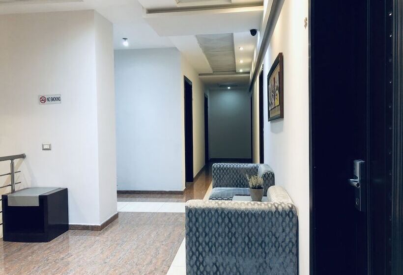 패밀리 룸, Kompleksi Arifi