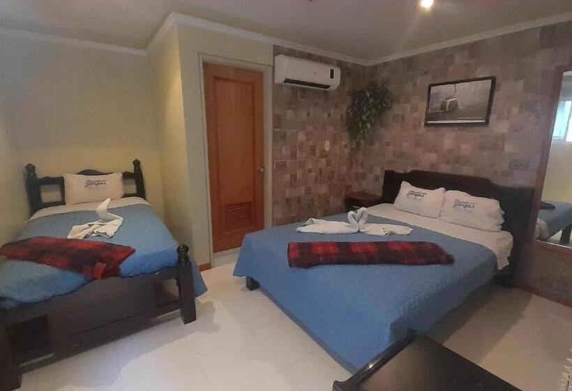 Economy Triple Room, Muevete Por Vargas