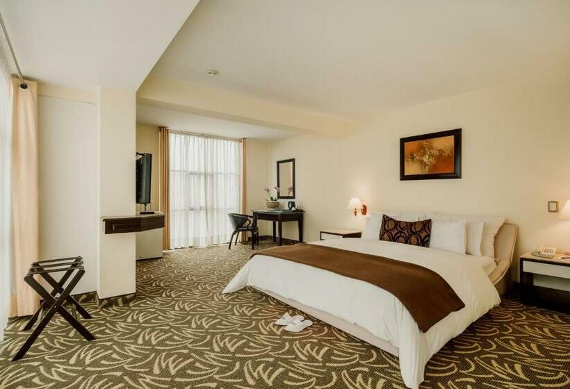 스탠다드 룸 킹사이즈 침대, Nobility