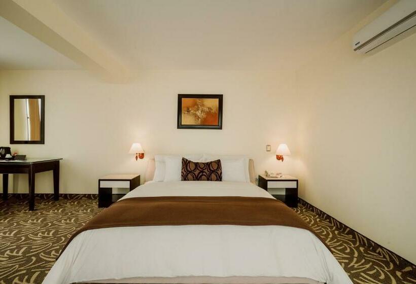 스탠다드 룸 킹사이즈 침대, Nobility