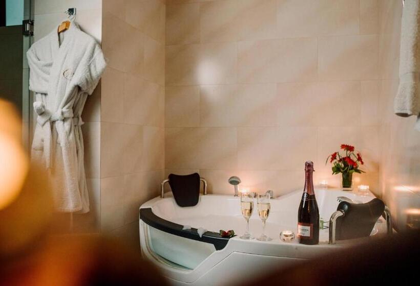 이그제큐티브 스위트, Nobility