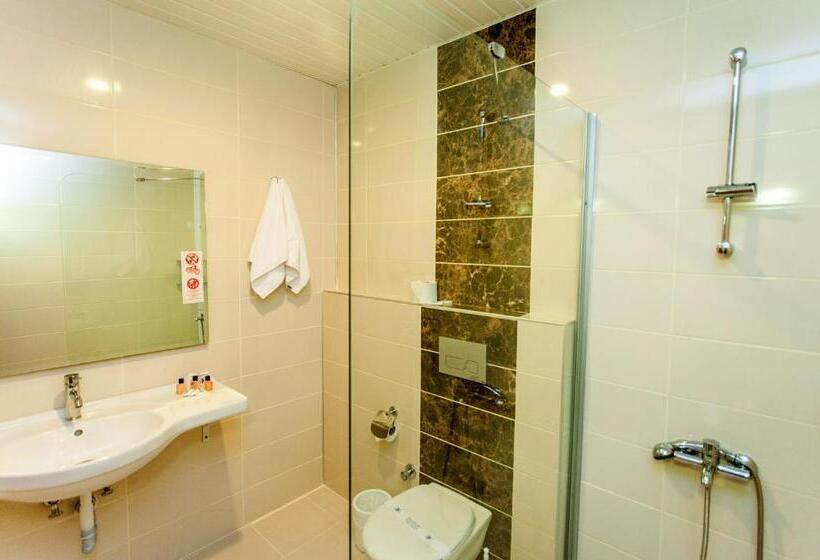 インサイドトリプルスタンダードルーム, Numa Konaktepe Hotel   All Inclusive