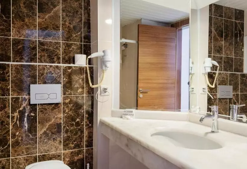 プールの見えるスタンダードトリプルルーム, Numa Konaktepe Hotel   All Inclusive