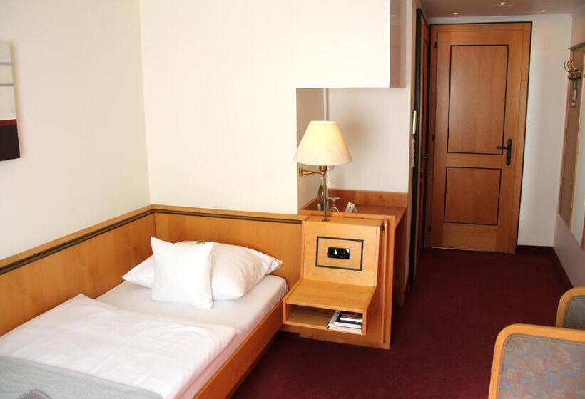 غرفة قياسية فردية, Riezler Hof