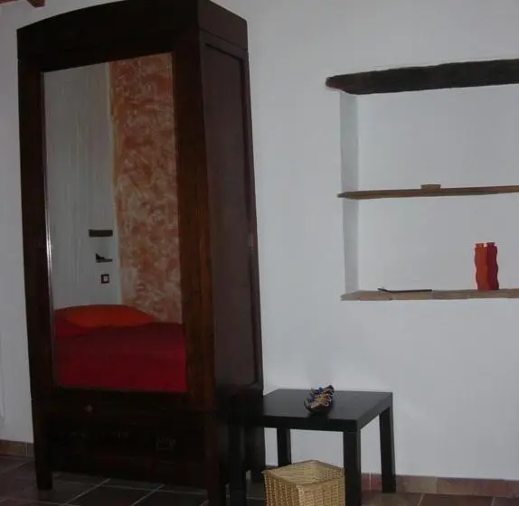 スタンダードトリプルルーム, B&b Al Pozzolone