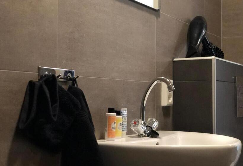 اتاق لوکس با بالکن, Bnb Grand Café Prins Bernhard