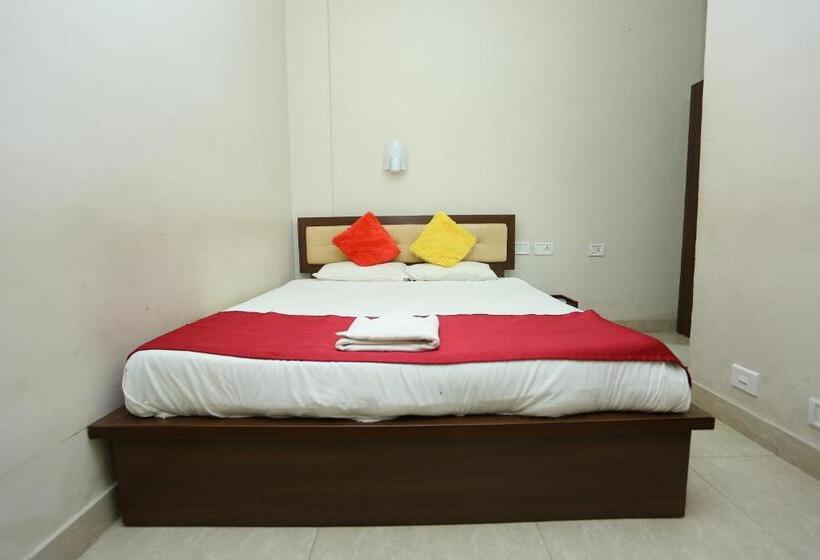 Номер Стандарт, Innate Inn
