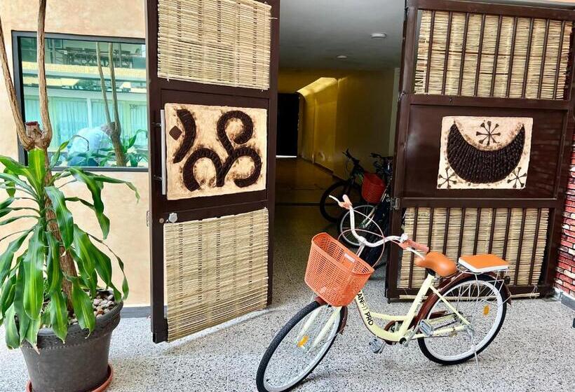 Апартаменты 1 Спальня с Террасой, Downtown Treasure Place