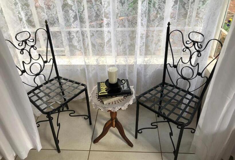 غرفة قياسية مطلة على الجبل, Thee View