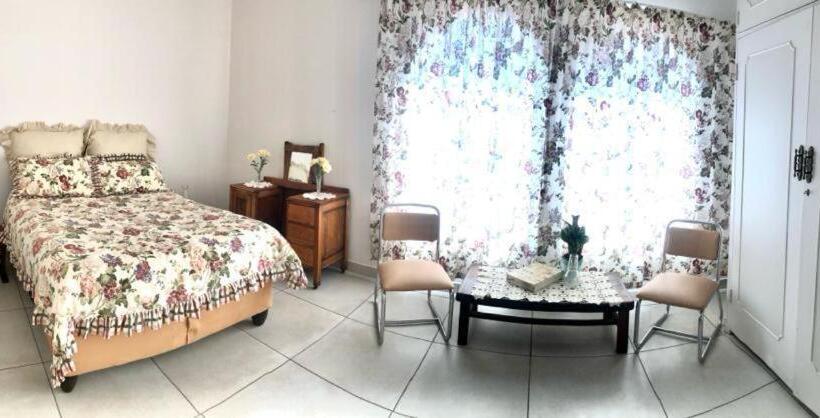 غرفة إقتصادية, Thee View