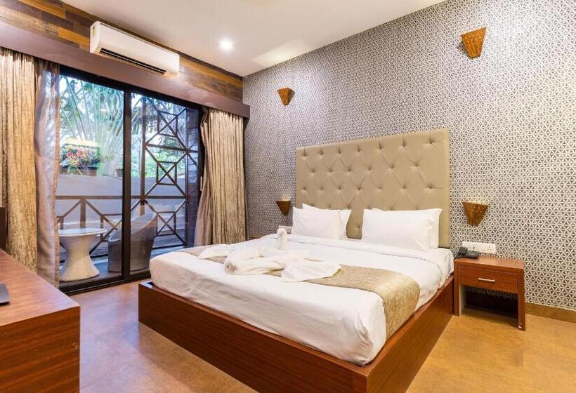 バルコニー付きデラックスルーム, Amara Oceanfront Resort & Club Baga