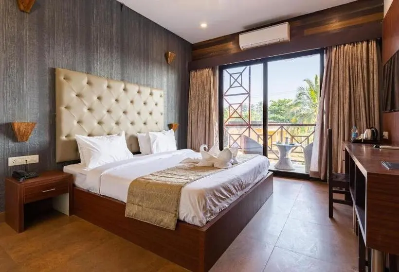 バルコニー付きデラックスルーム, Amara Oceanfront Resort & Club Baga