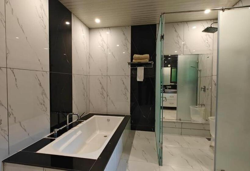 Villa 1 Makuuhuone Puutarhanäkymä, Pineland Resorts & Chalets Kasauli