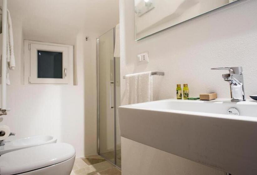 غرفة قياسية سرير كينج, Le Suites Al Torrione