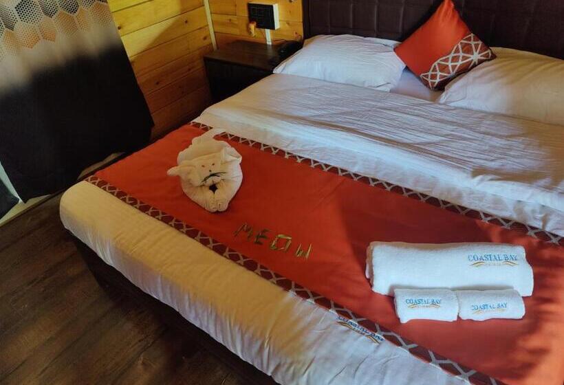 غرفة قياسية مزوَّدة بشُرفة, Coastal Bay Inn By Gemstone Hospitality