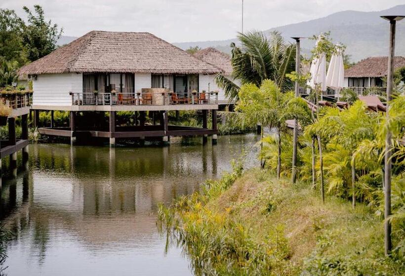 بنغل قياسي مطل على المسبح, Good Time Relax Resort