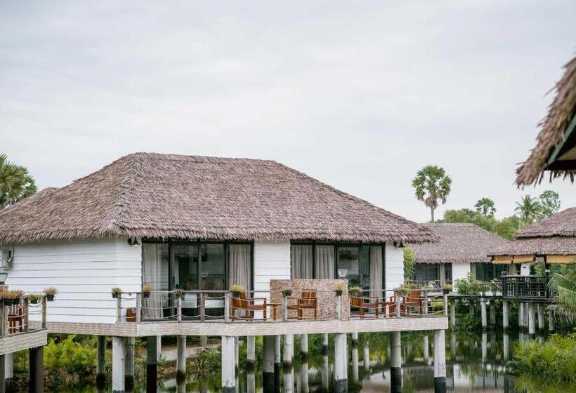 بنغل قياسي مطل على المسبح, Good Time Relax Resort