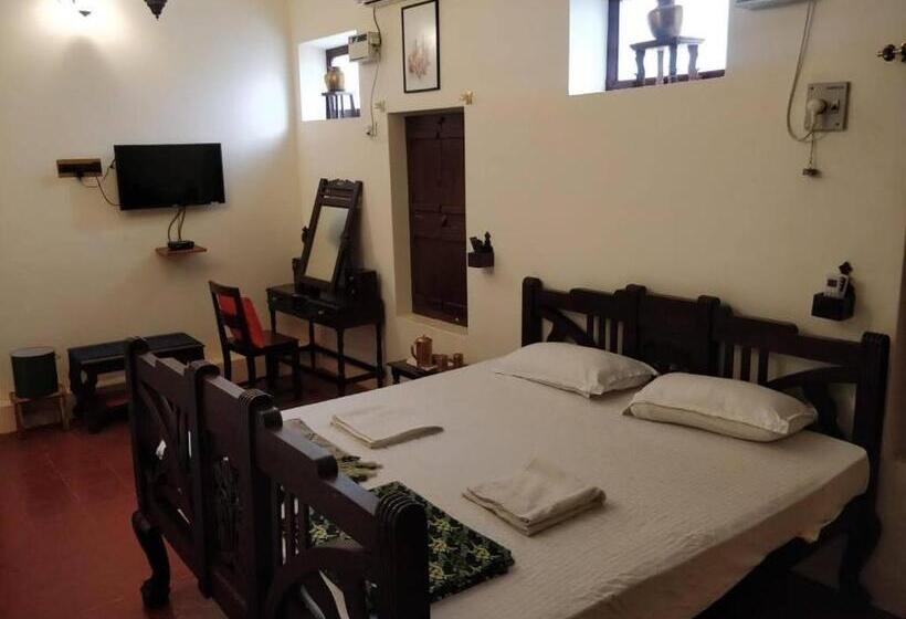 Стандартный Номер Кровать Кинг, Tanjore Inn