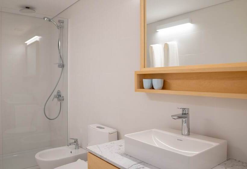 جناح, Casagrande Hotel & Beach Club