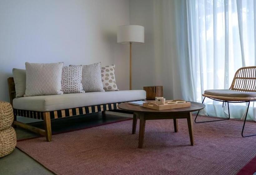 جناح, Casagrande Hotel & Beach Club