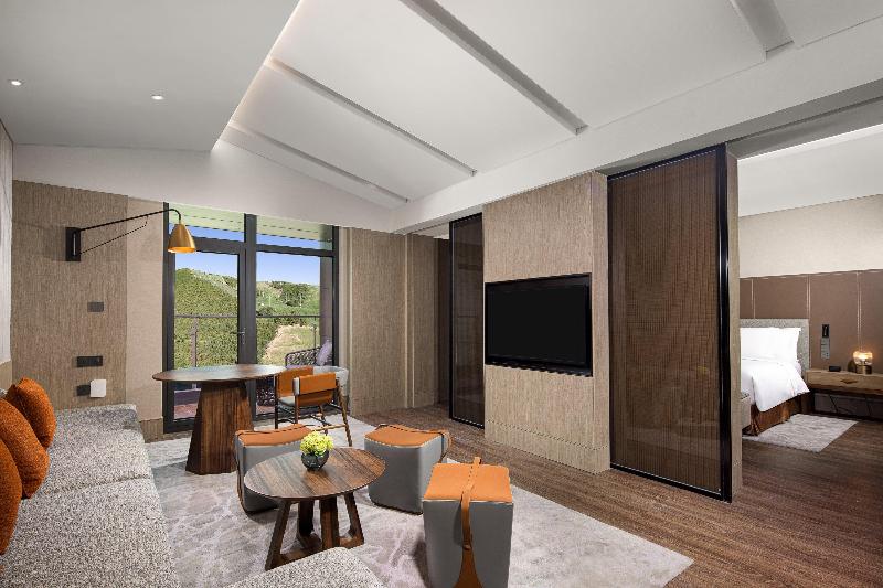 جناح, Crowne Plaza Chongli Resort, An Ihg