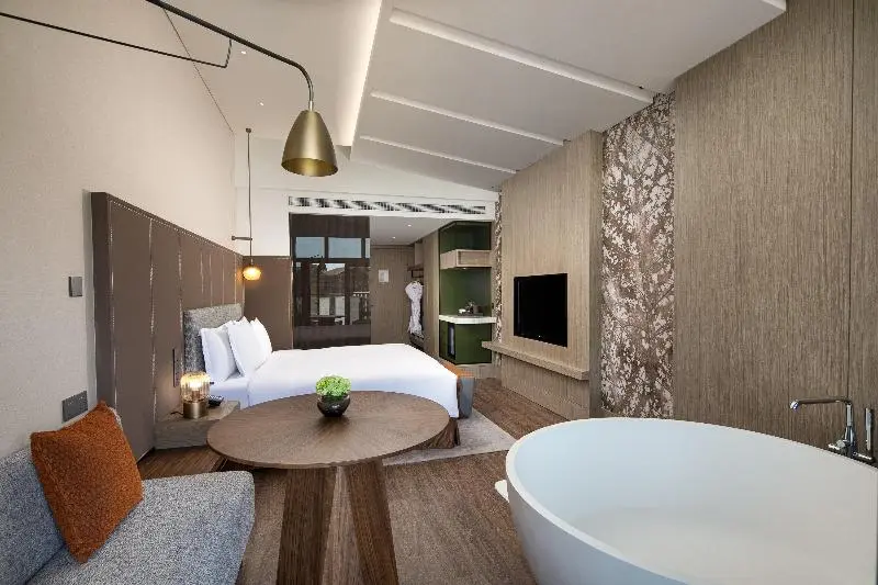 キングサイズベッドのスタンダードルーム, Crowne Plaza Chongli Resort, An Ihg