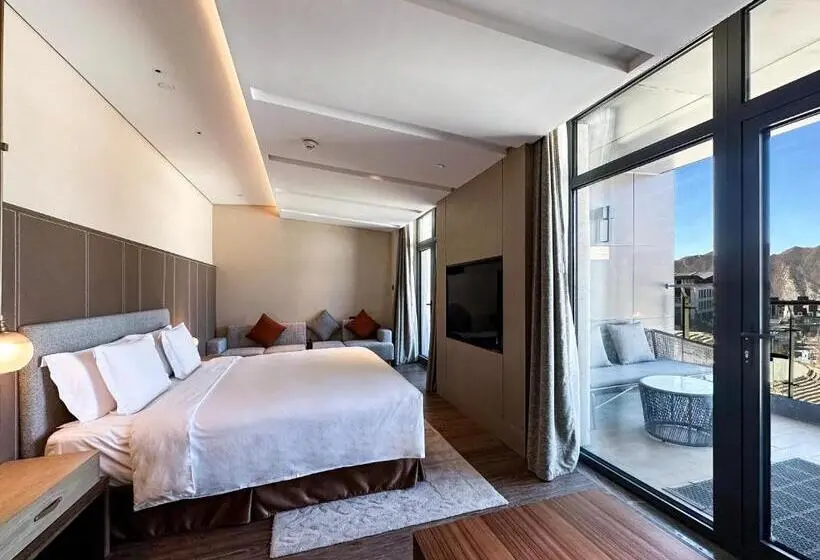 キングサイズベッドのスタンダードルーム, Crowne Plaza Chongli Resort, An Ihg
