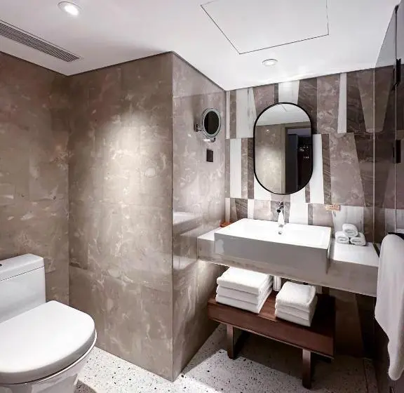 キングサイズベッドのスイートルーム, Crowne Plaza Chongli Resort, An Ihg