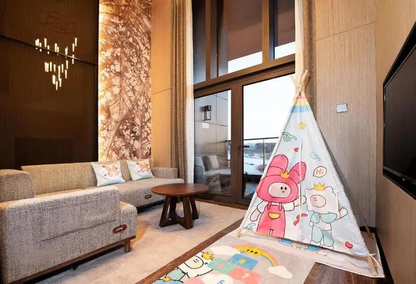 キングサイズベッドのスイートルーム, Crowne Plaza Chongli Resort, An Ihg