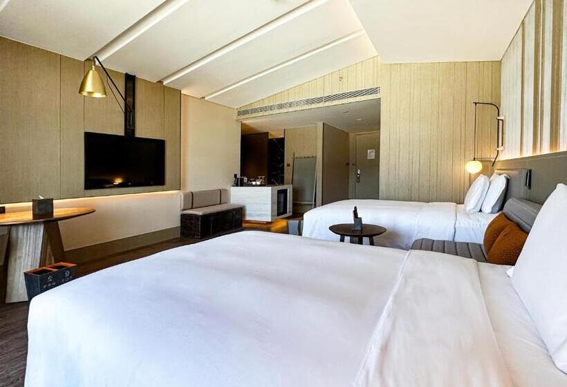 غرفة بريميوم مطلّة علي البحيرة, Crowne Plaza Chongli Resort, An Ihg