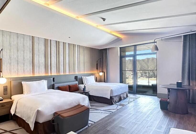 غرفة بريميوم مطلّة علي البحيرة, Crowne Plaza Chongli Resort, An Ihg