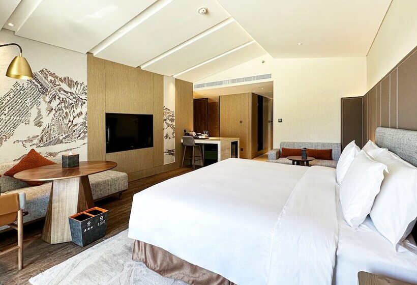 غرفة بريميوم مطلة على الجبل, Crowne Plaza Chongli Resort, An Ihg