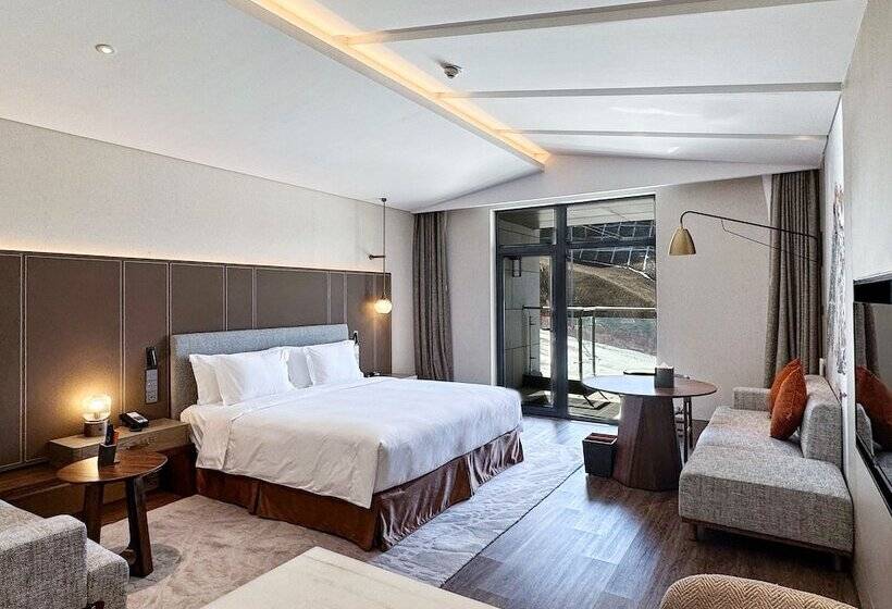 غرفة بريميوم مطلة على الجبل, Crowne Plaza Chongli Resort, An Ihg