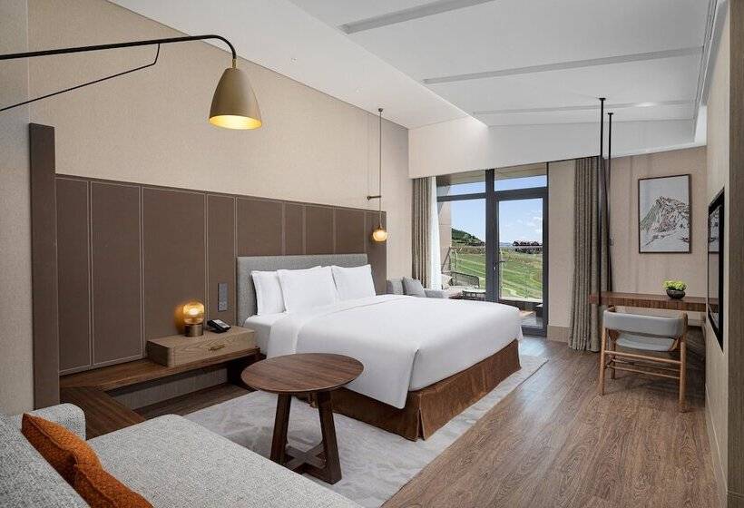 غرفة بريميوم مطلّة علي البحيرة, Crowne Plaza Chongli Resort, An Ihg