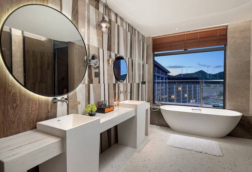 غرفة بريميوم مطلّة علي البحيرة, Crowne Plaza Chongli Resort, An Ihg