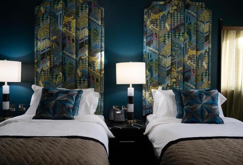 高级大房间, Elephant Rock