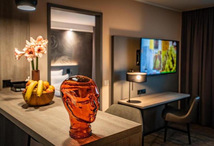 Апартаменты Deluxe 1 Спальня, Loginn Hotel Stuttgart Zuffenhausen