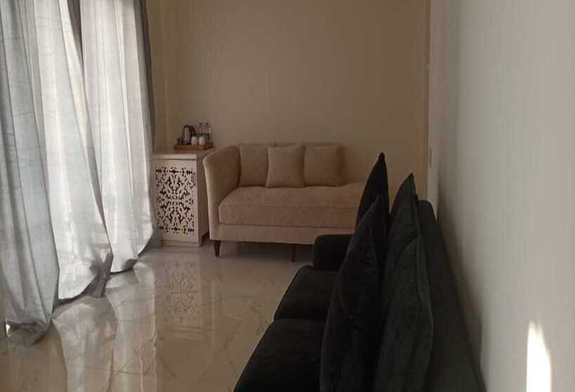 プレジデントスイートルーム, Lillywoods Zac Beach Resort, Calangute