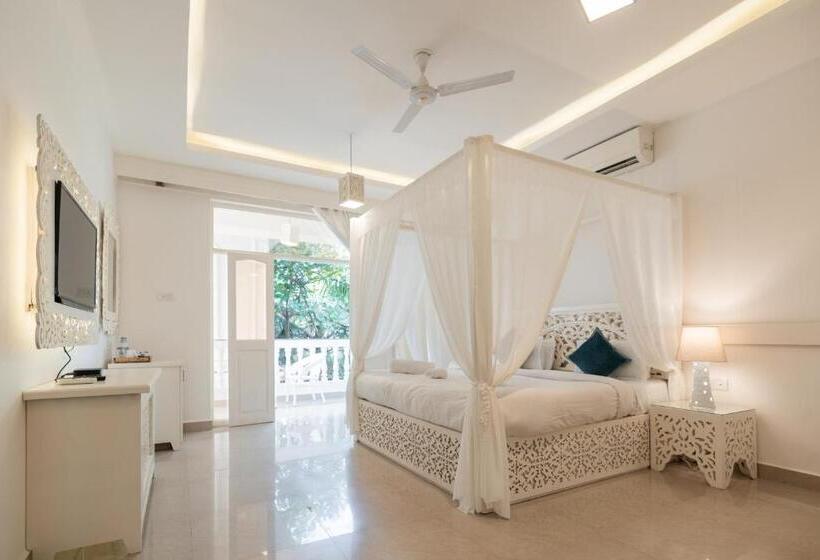 带阳台的高级房间, Lillywoods Zac Beach Resort, Calangute