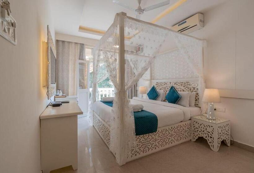 带阳台的高级房间, Lillywoods Zac Beach Resort, Calangute