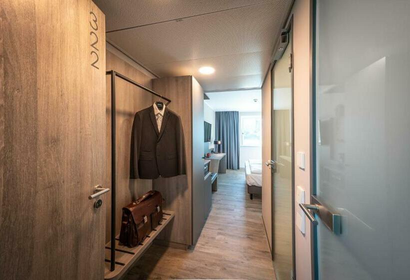 Номер Superior, Loginn Hotel Stuttgart Zuffenhausen