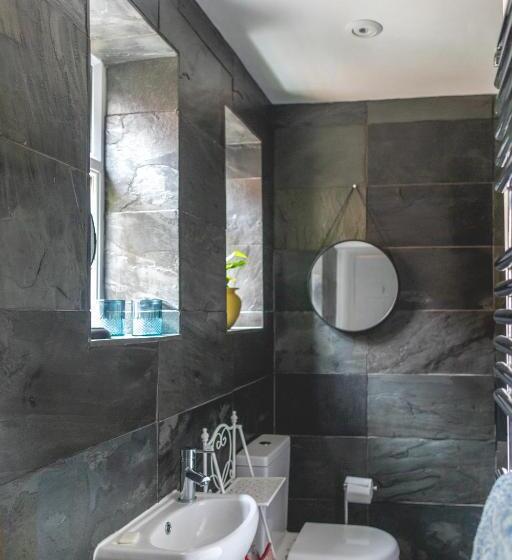 豪华房间, The Costrel