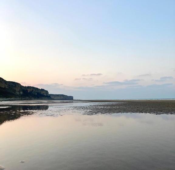 Family Suite, Les Chambres D Omaha Beach Etablissement Avec Deux Chambres D Hôtes, Petit Déjeuner Compris Fait Mai