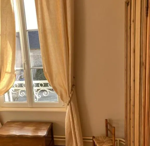 スイート（家族用）, Les Chambres D Omaha Beach Etablissement Avec Deux Chambres D Hôtes, Petit Déjeuner Compris Fait Mai